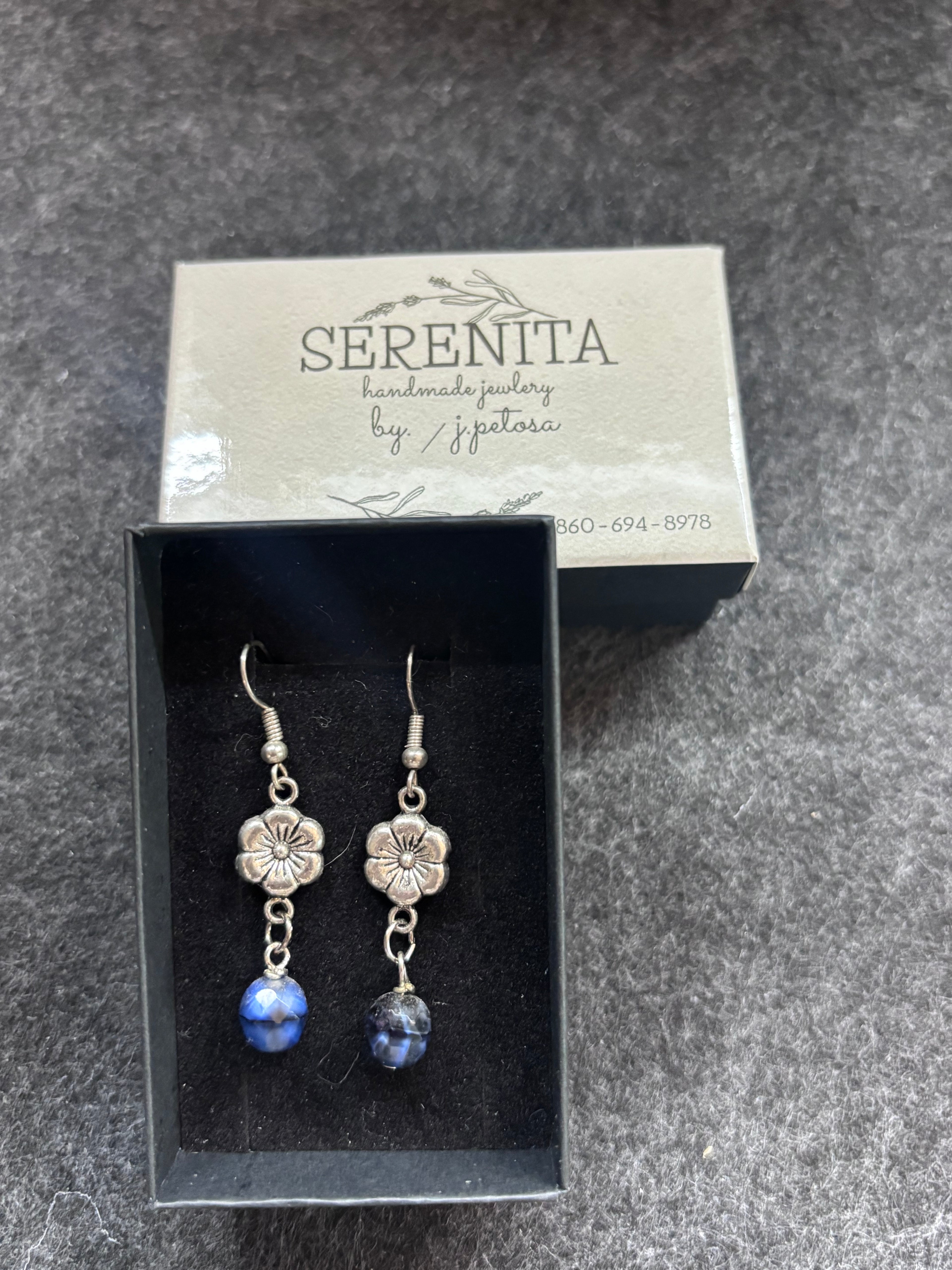 Beautiful silver tone earrings