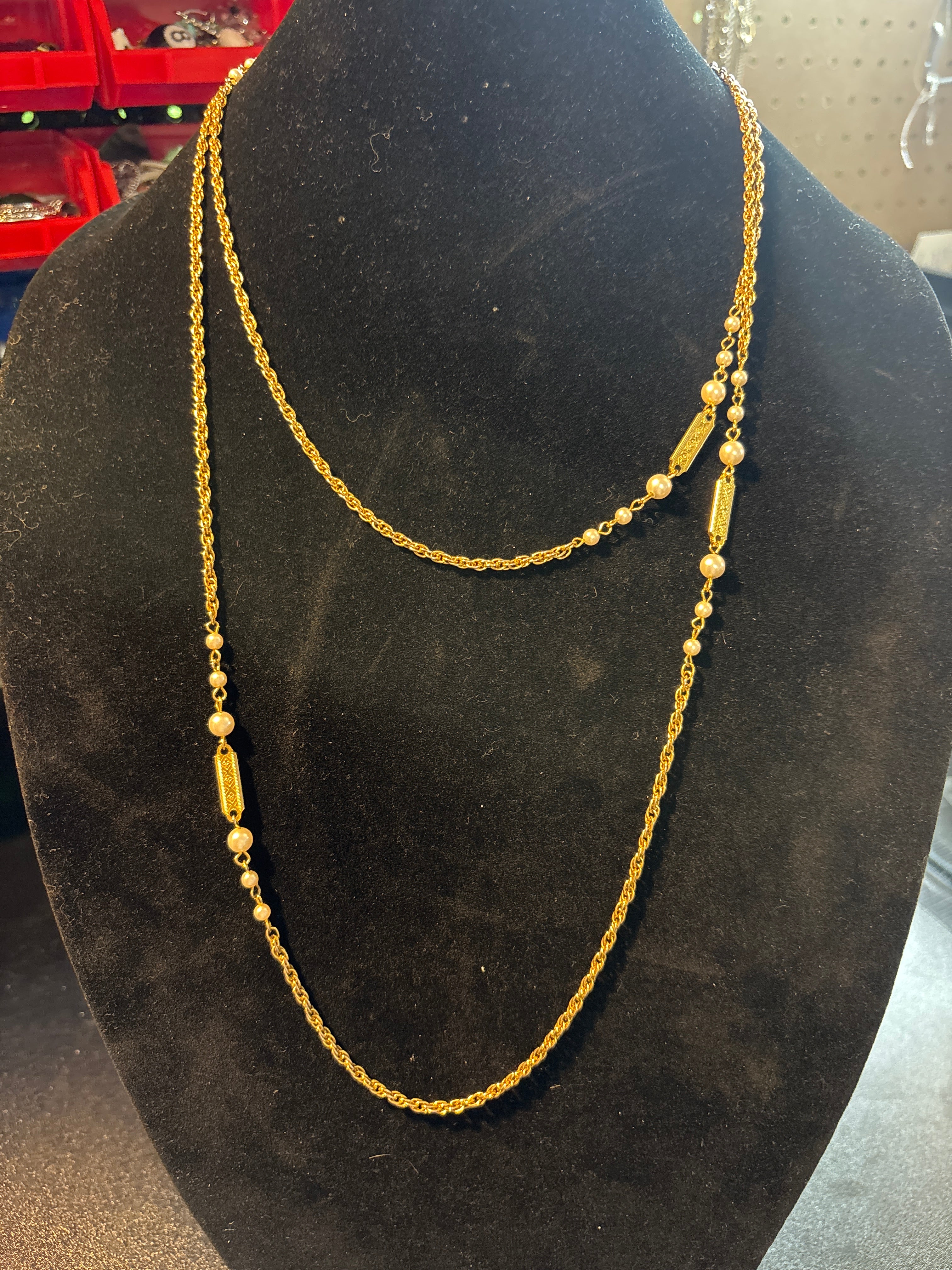 Vintage gold tone necklace
